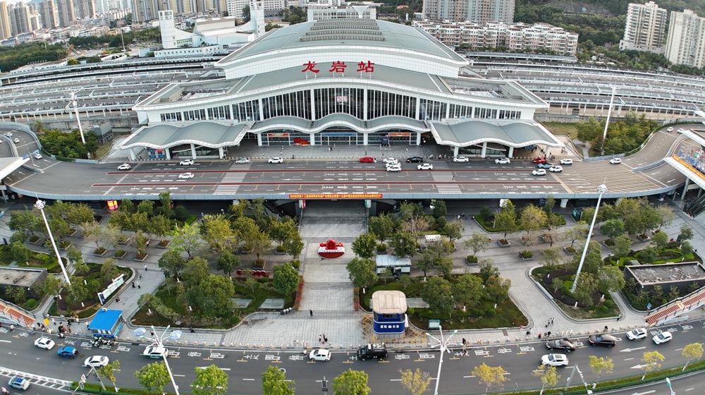 龍巖動車站站前段